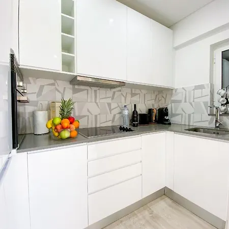 Belle Apartement Near By Marina By Becherish דירה